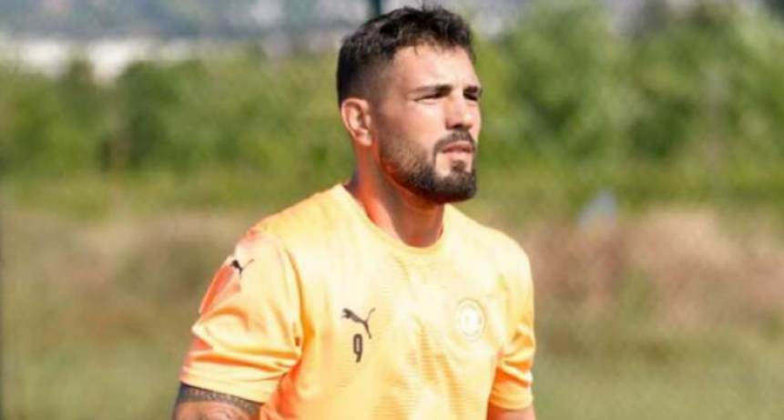 Futbolista se desplom&oacute; en pleno partido en Qatar