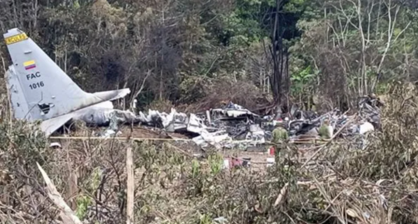 Se estrell&oacute; un avi&oacute;n militar en Colombia y hay decenas de muertos