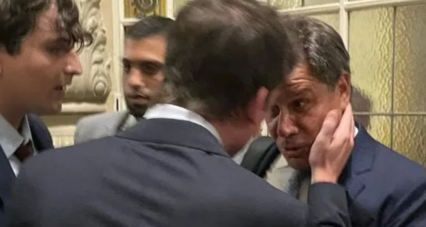 Santiago Caputo sobrese&iacute;do en la causa por amenazas a Facundo Manes
