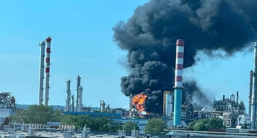 El mayor complejo qu&iacute;mico de Hungr&iacute;a explot&oacute;: muri&oacute; una persona