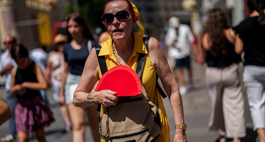 Desde el lunes Espa&ntilde;a afrontar&aacute; su primera gran ola de calor del a&ntilde;o con picos de hasta 45&deg;C 