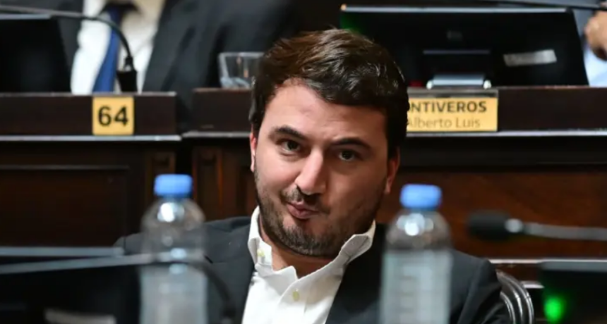 Agust&iacute;n Romo present&oacute; un proyecto de ley para cobrarle salud y educaci&oacute;n universitaria a los extranjeros
