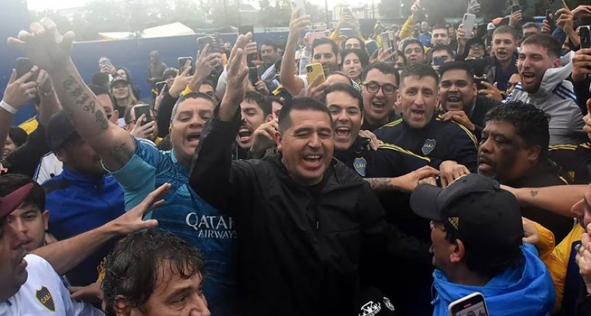 Por un amplio margen Riquelme se impuso y es el nuevo presidente Boca