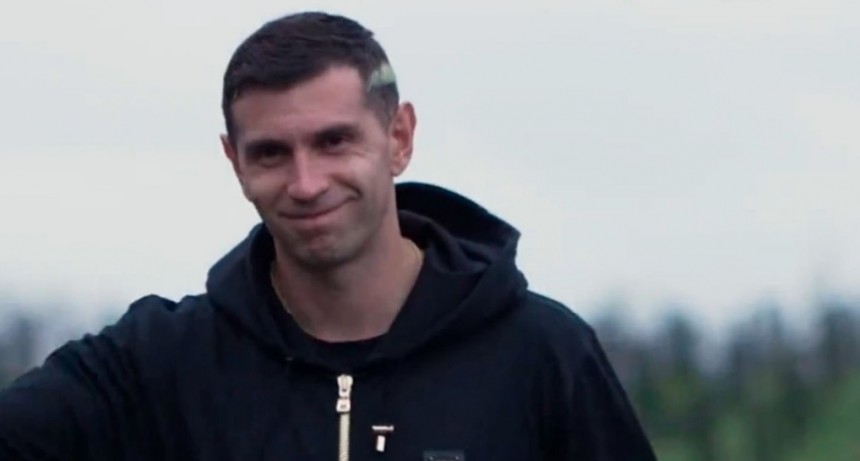 La emotiva acci&oacute;n de Dibu Mart&iacute;nez con un ni&ntilde;o que super&oacute; un Tratamiento Oncol&oacute;gico